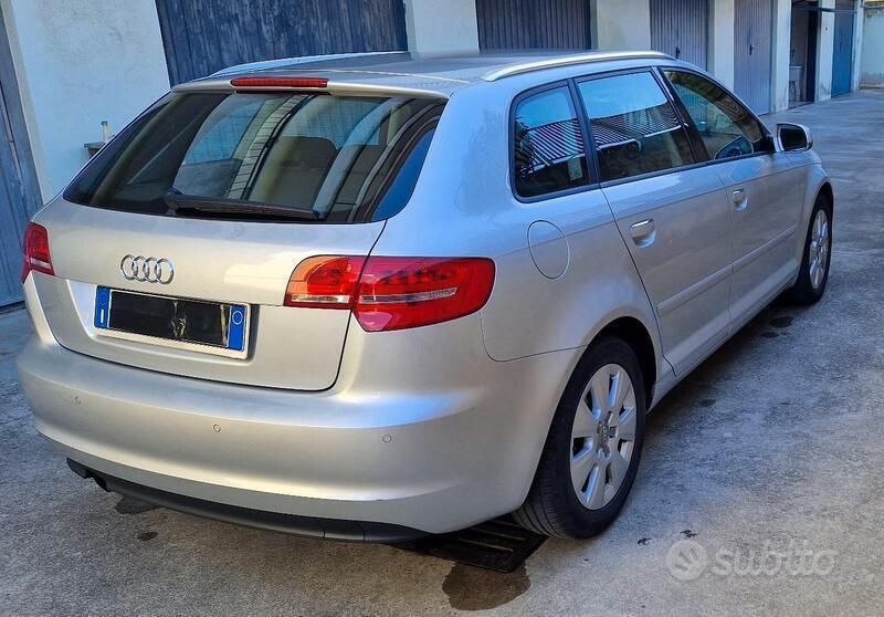 Grigio Usata 2012 Audi A3 Tre volumi | 12.000 € (Buon prezzo) - Immagine 1/4