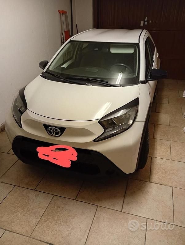 Usata Toyota Aygo X 72 CV (52 kW) 2023 Bianco SUV