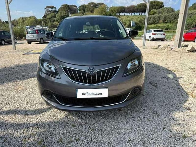 Begagnad Lancia Ypsilon S 69 HK (50 kW) 2022 Grå Halvkombi
