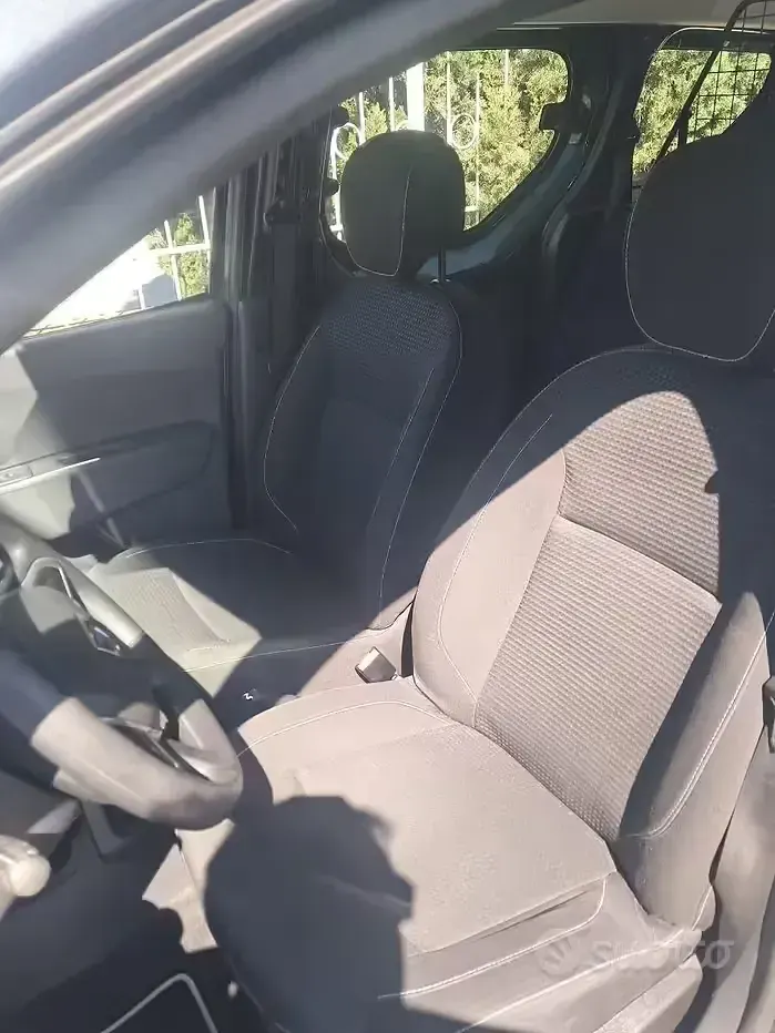 Usata Dacia Dokker 100 CV (73 kW) 2019 Grigio Monovolume
