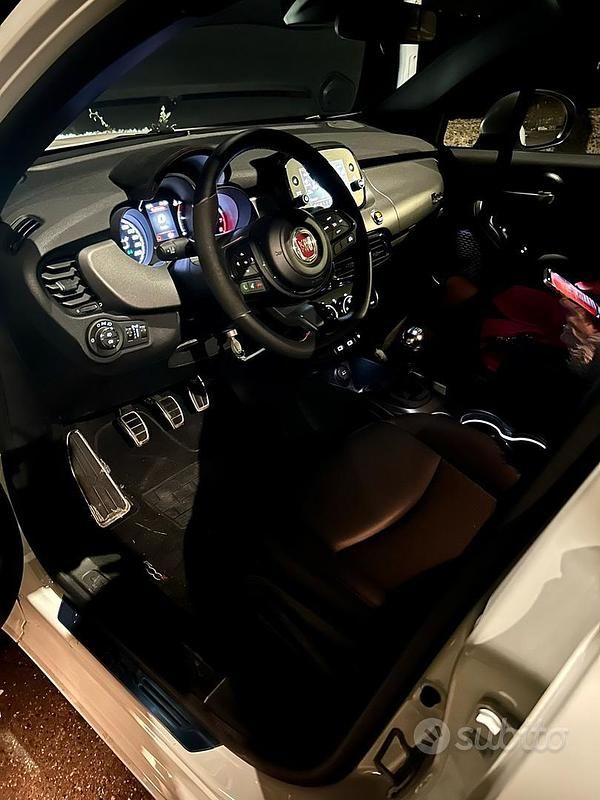 Usata Fiat 500 Sport 120 CV (88 kW) 2022 Bianco Station wagon