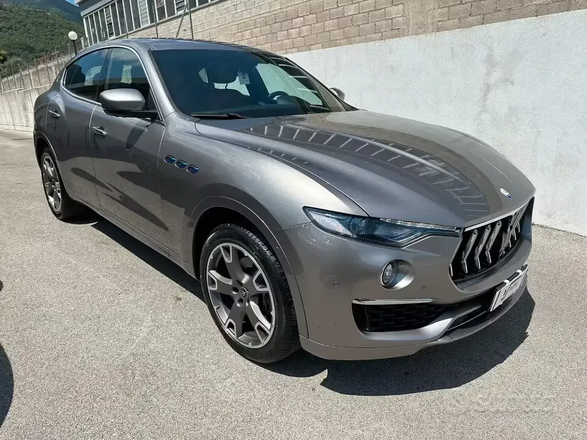 Usata Maserati Levante 330 CV (242 kW) 2022 Grigio SUV