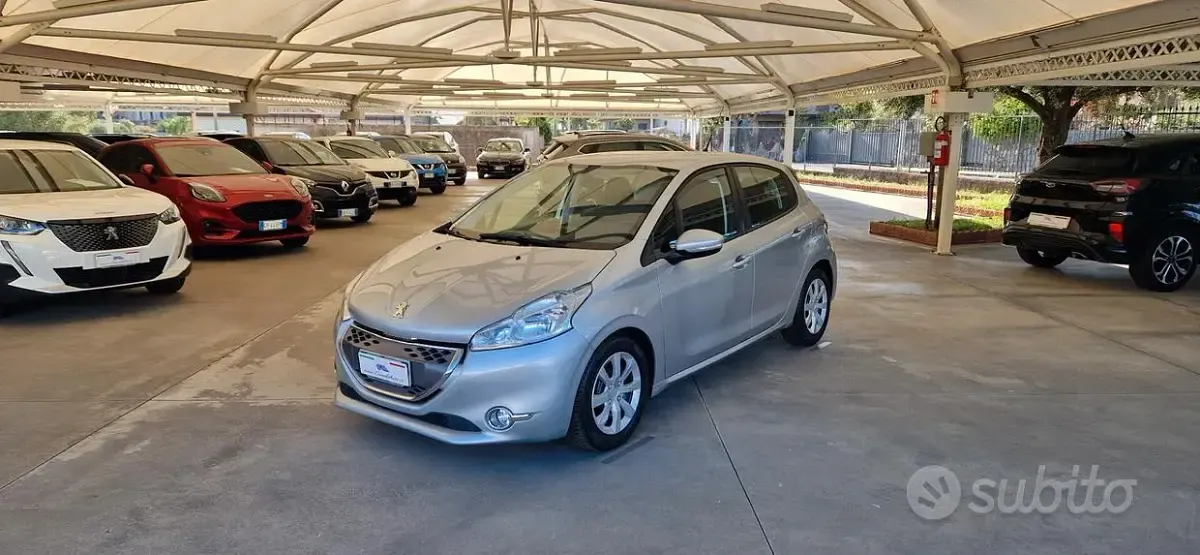 Usata Peugeot 208 68 CV (50 kW) 2012 Grigio Utilitaria