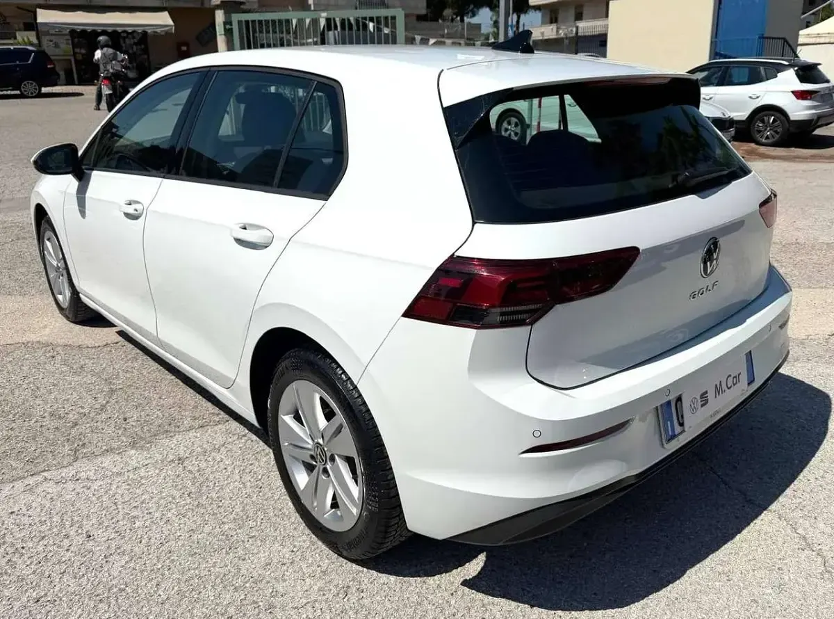 Usata VW Golf VIII Life 131 CV (96 kW) 2022 Pure whait Berlina