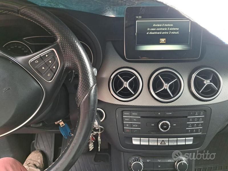 Usata Mercedes B180 109 CV (80 kW) 2015 Nero Monovolume