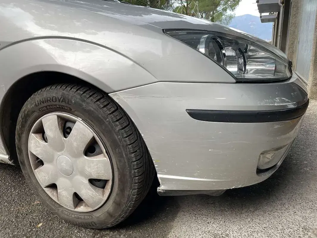 Usata Ford Focus Ambiente 90 CV (66 kW) 2002 Argento Berlina