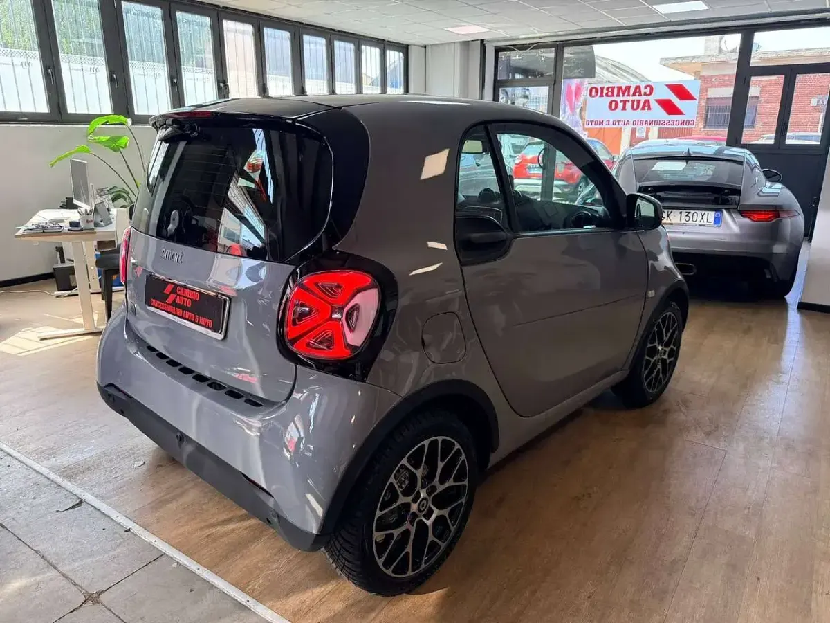 Usata Smart ForTwo Coupé 41 kW (56 CV) 2022 Grigio Utilitaria