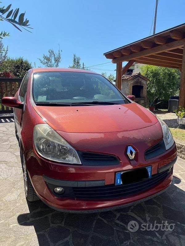 Usata Renault Clio II 75 CV (55 kW) 2005 Rosso Utilitaria