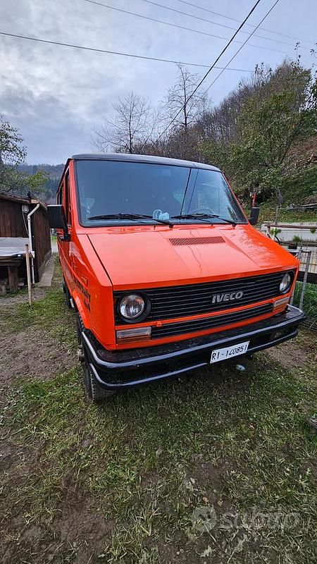 Usata 1988 Iveco Daily Tre volumi | 25.000 € - Immagine 1/4