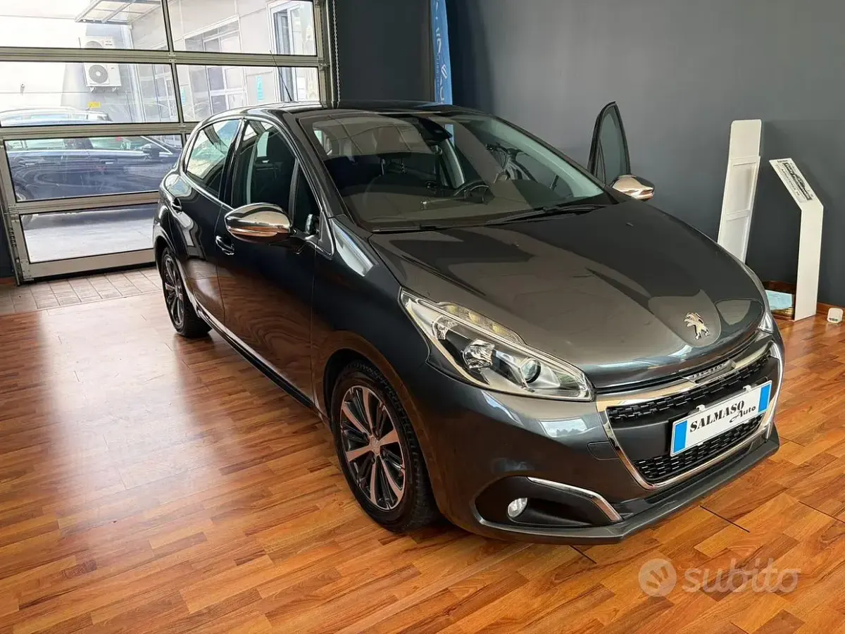 Usata Peugeot 208 Allure 75 CV (55 kW) 2017 Grigio Utilitaria