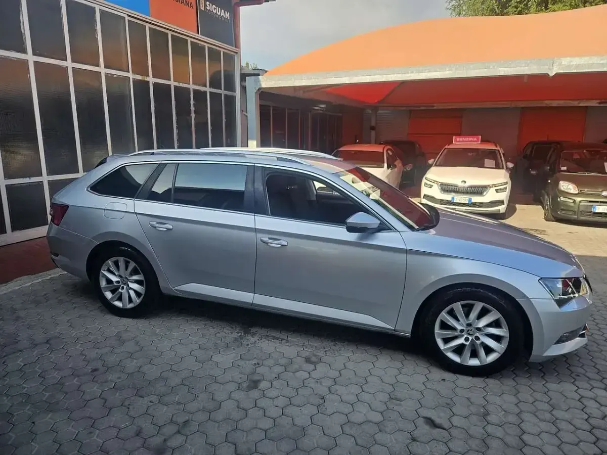 Usata Skoda Superb Ambition 120 CV (88 kW) 2019 Argento Station wagon
