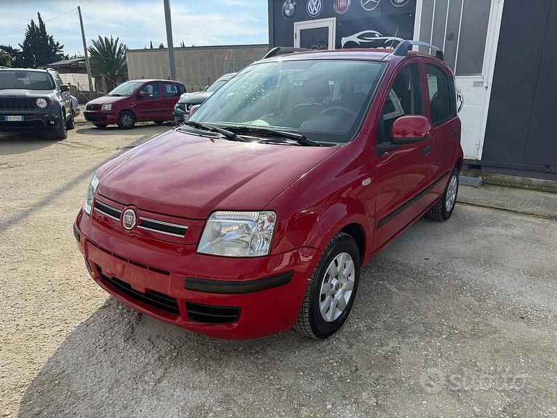 Rosso Usata 2011 Fiat Panda Dynamic Tre volumi | 4200 € (Ottimo prezzo) - Immagine 1/4