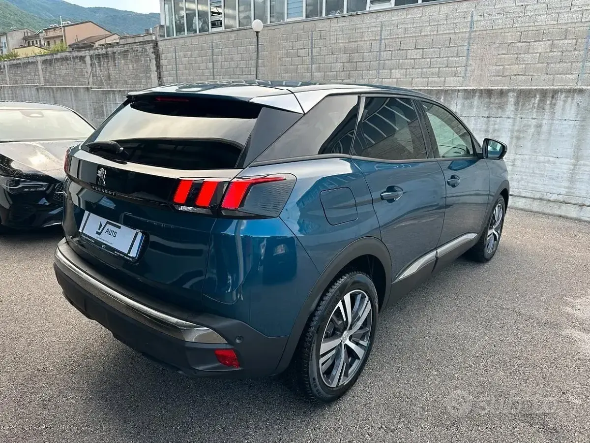 Usata Peugeot 3008 Allure 131 CV (96 kW) 2023 Blue celebes metallizzato SUV