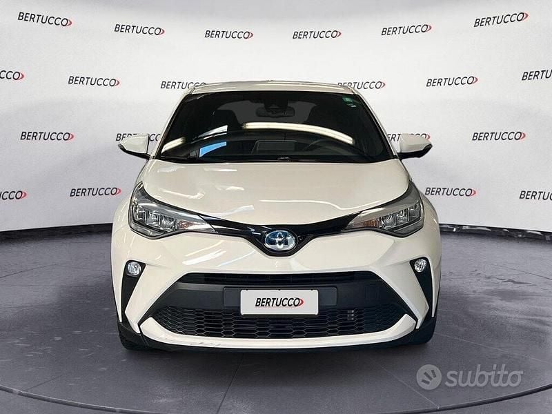 Usata Toyota C-HR Active 122 CV (89 kW) 2023 Bianco SUV