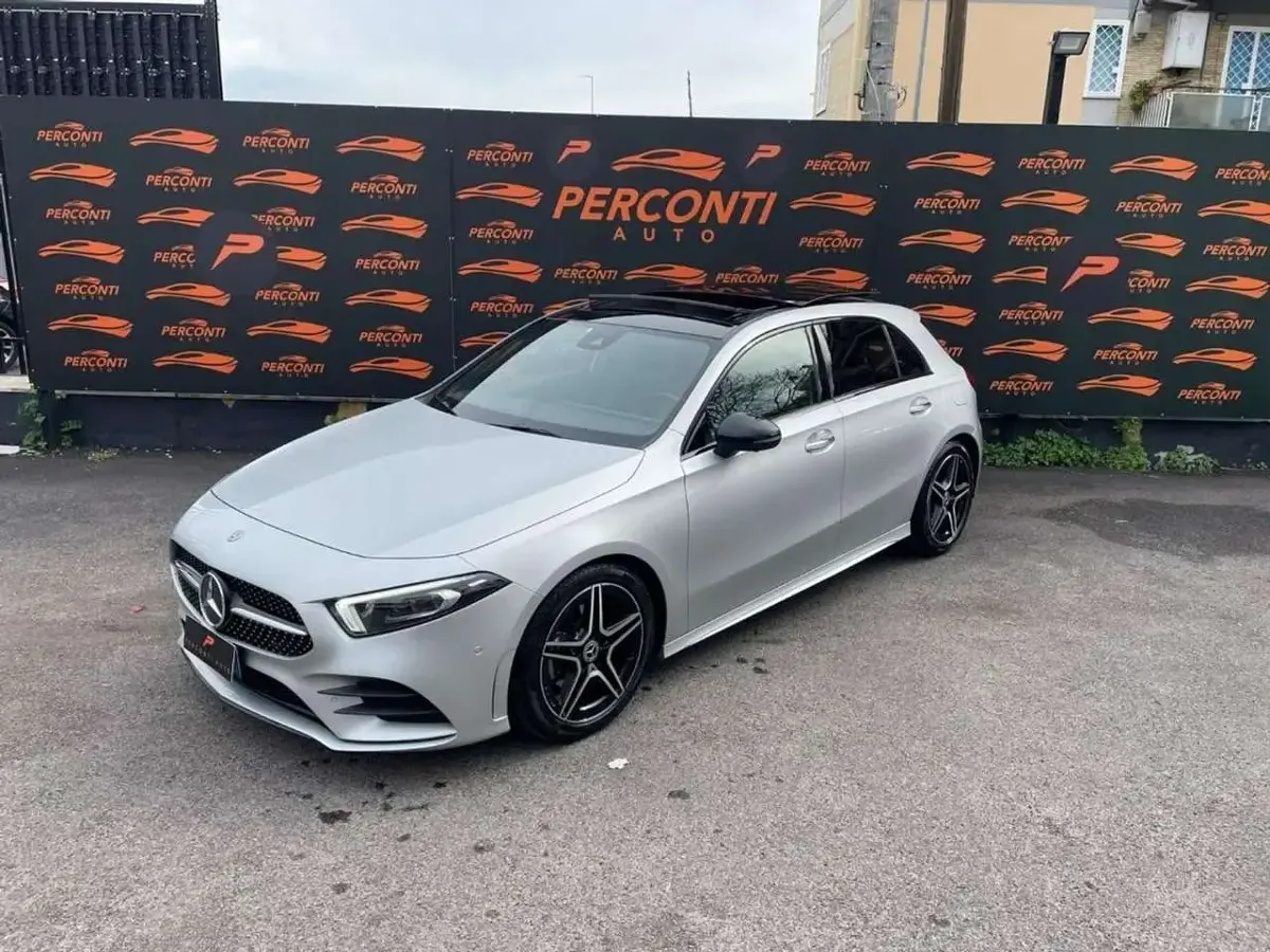 Usata Mercedes 180 Premium 137 CV (100 kW) 2019 Grigio chiaro Berlina