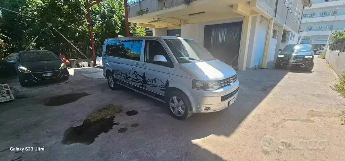 Usata VW Caravelle 180 CV (132 kW) 2011 Grigio Furgone