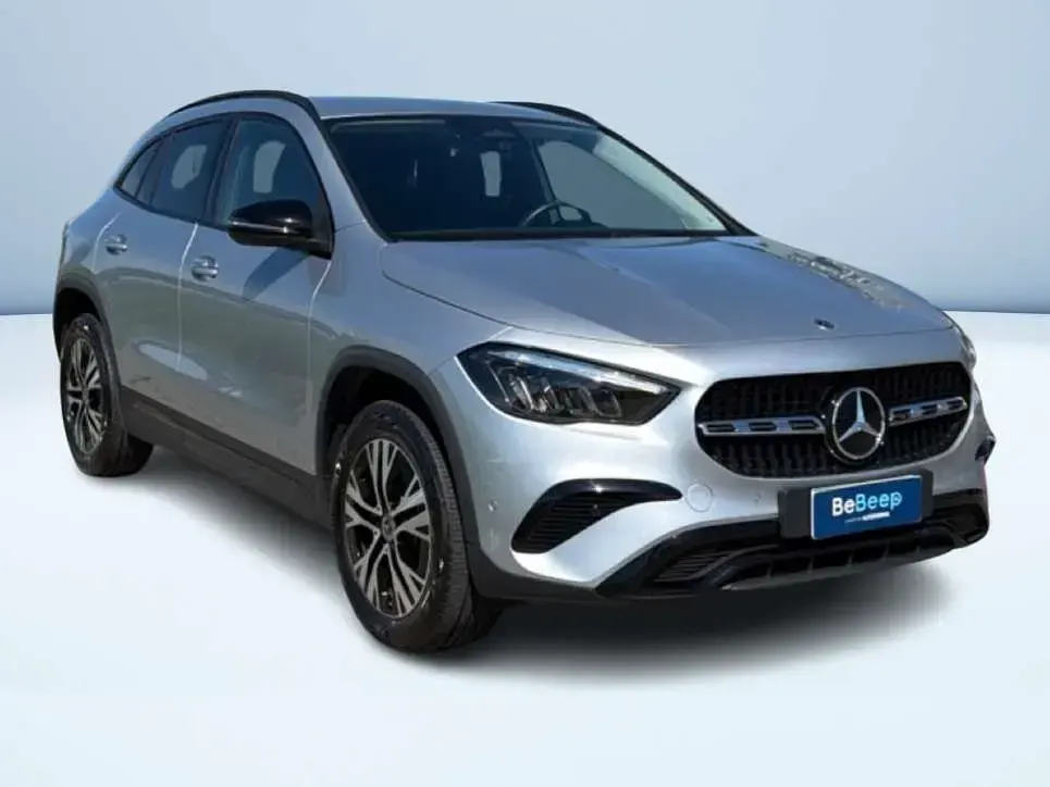 Usata Mercedes GLA200 Advanced Plus 150 CV (110 kW) 2024 Argento SUV