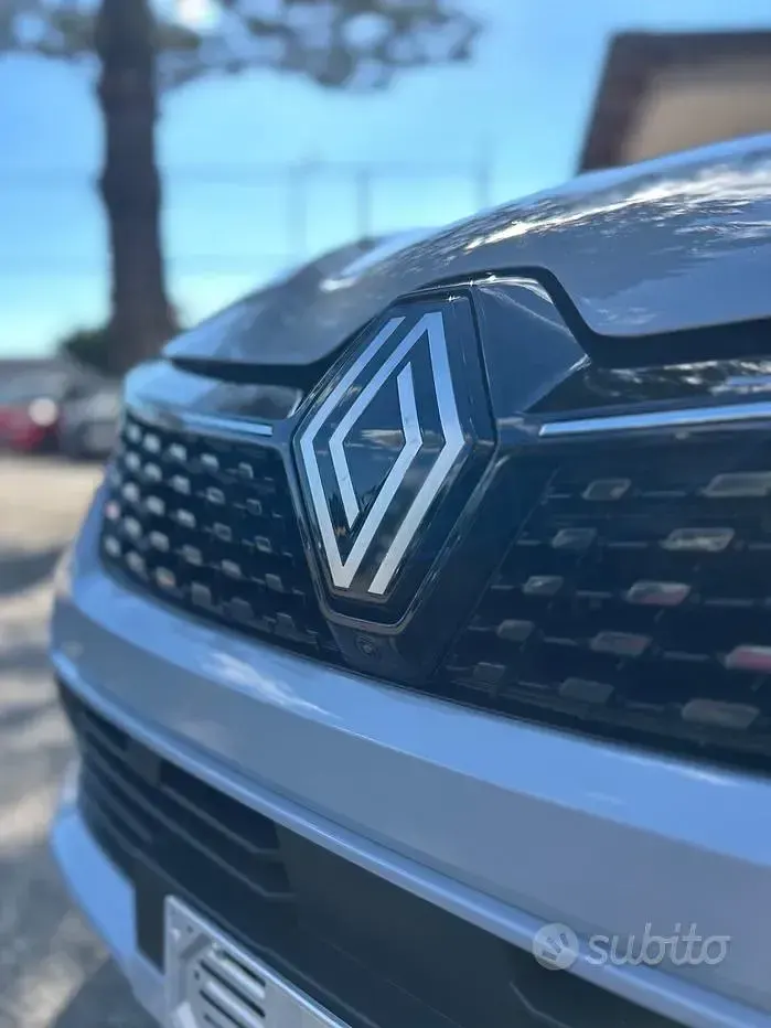 Begagnad Renault Clio V Techno 101 HK (74 kW) 2024 Grå Sedan