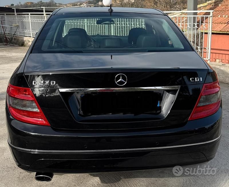 Usata Mercedes C220 Avantgarde 170 CV (125 kW) 2009 Nero Berlina