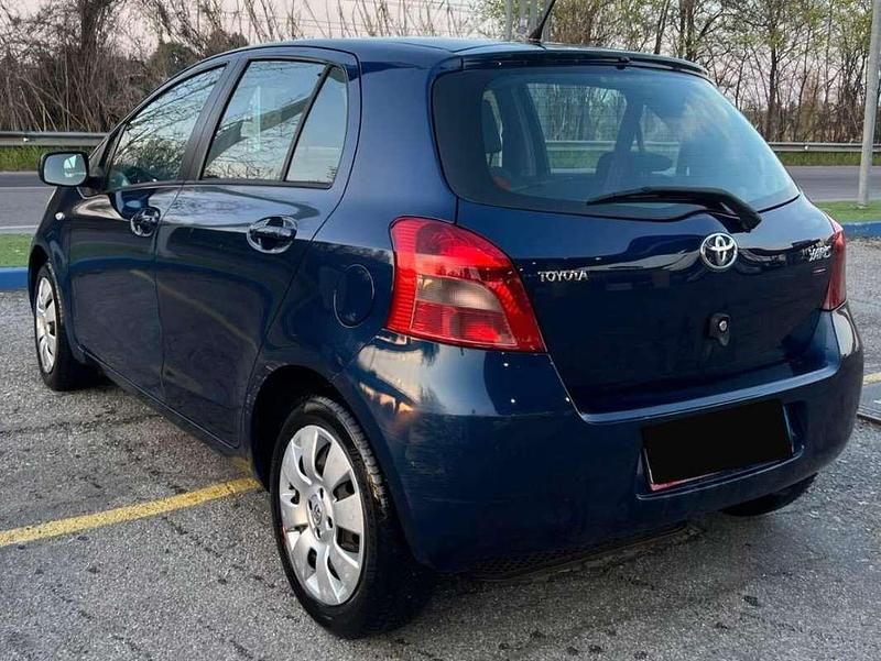 Usata Toyota Yaris Sol 69 CV (50 kW) 2007 Blu/azzurro Utilitaria