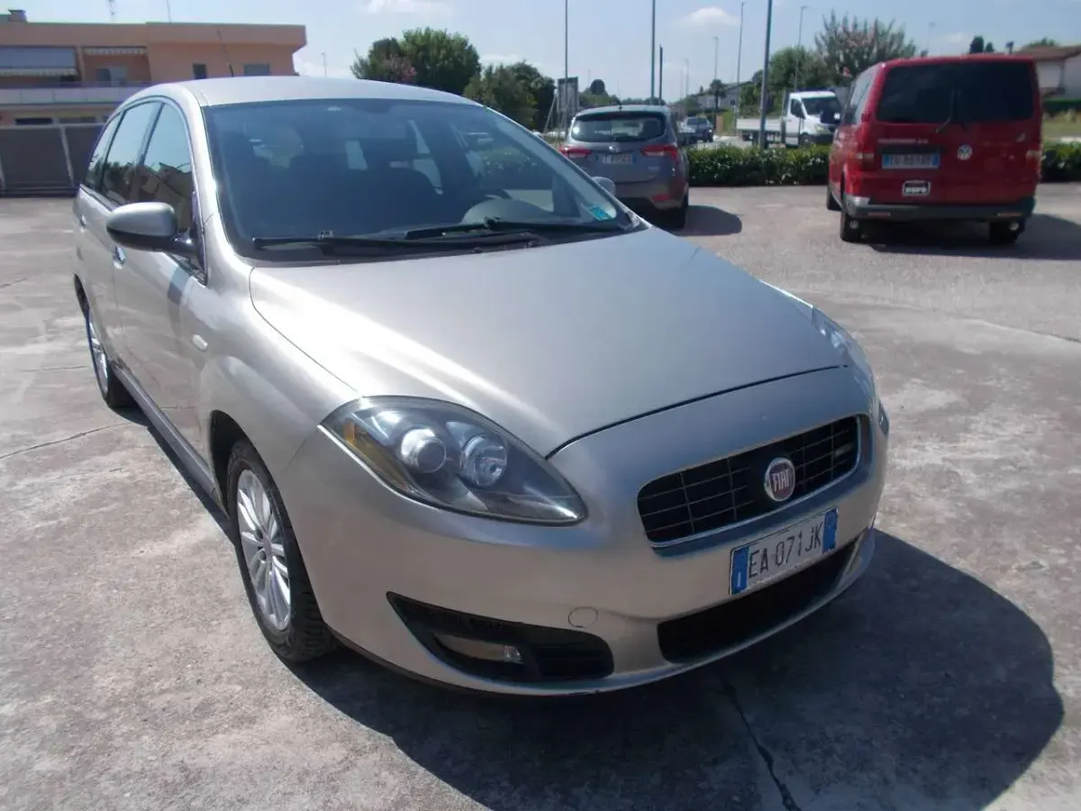 Usata Fiat Croma Dynamic 120 CV (88 kW) 2010 Grigio Station wagon