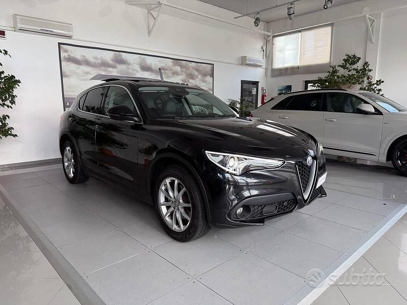 Nero Usata 2019 Alfa Romeo Stelvio Tech Edition SUV | 25.900 € (Cara) - Immagine 1/4