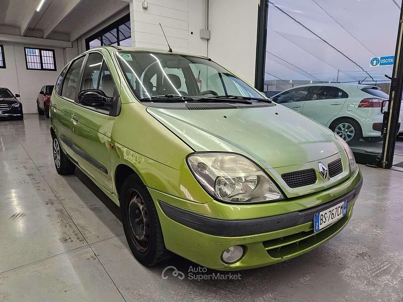 Verde Usata 2001 Renault Scénic Monovolume | 900 € (Buon prezzo) - Immagine 1/4
