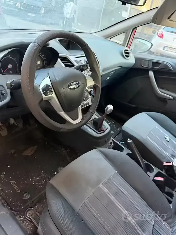 Usata Ford Fiesta 96 CV (70 kW) 2009 Rosso Berlina