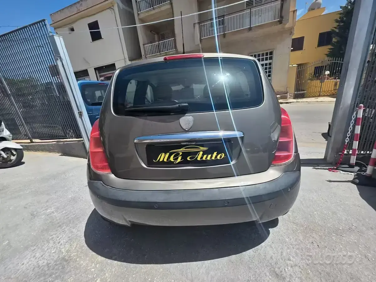 Usata Lancia Ypsilon 69 CV (50 kW) 2005 Beige Utilitaria