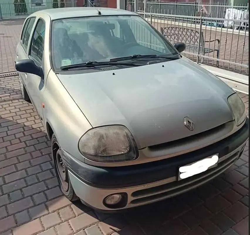 Usata Renault Clio II 58 CV (42 kW) 1998 Argento Berlina