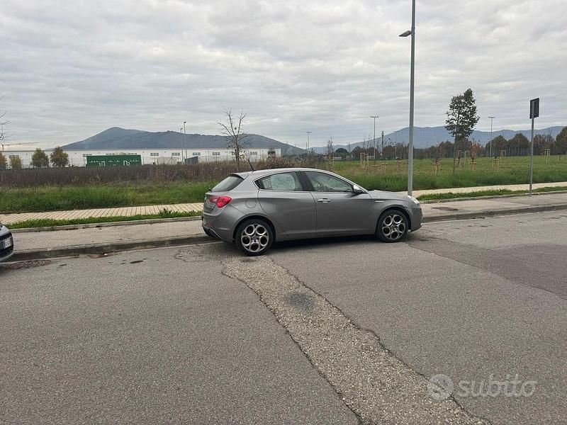 Usata Alfa Romeo Giulietta Ti 120 CV (88 kW) 2021 Grigio Berlina