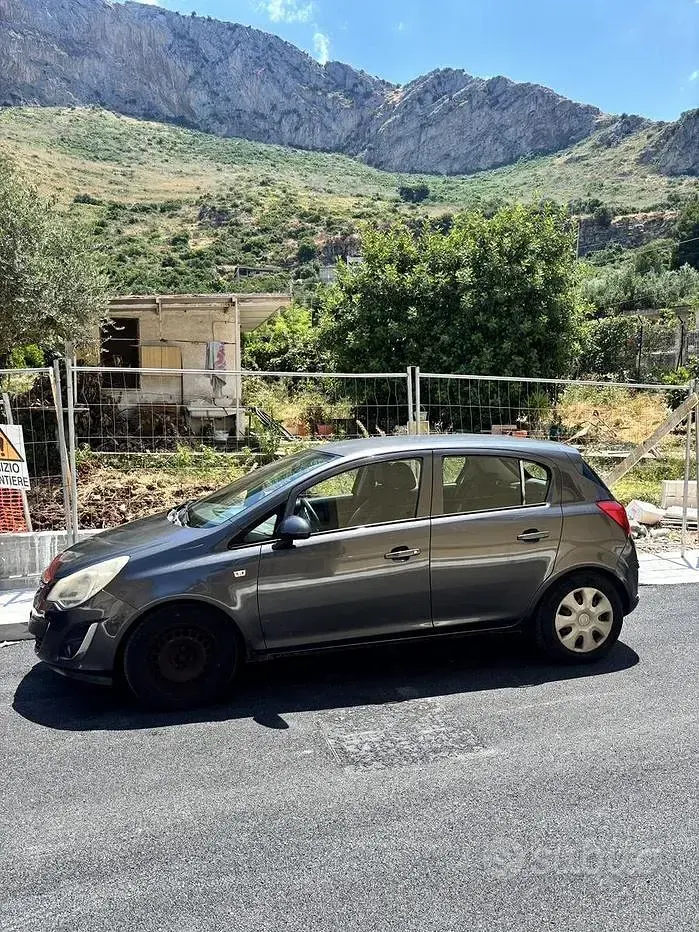 Usata Opel Corsa 85 CV (62 kW) 2012 Grigio Utilitaria