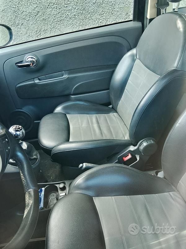 Begagnad Fiat 500 75 HK (55 kW) 2011 Svart Halvkombi