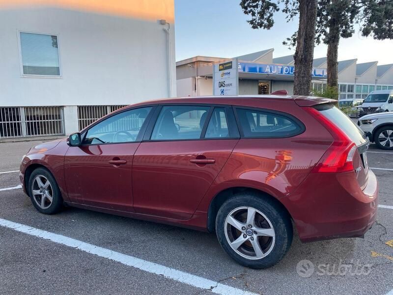 Rosso Usata 2014 Volvo V60 Station wagon | 7000 € (Cara) - Immagine 1/4