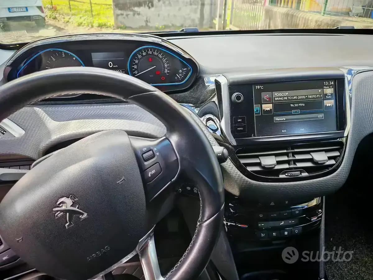 Usata Peugeot 2008 99 CV (72 kW) 2016 SUV
