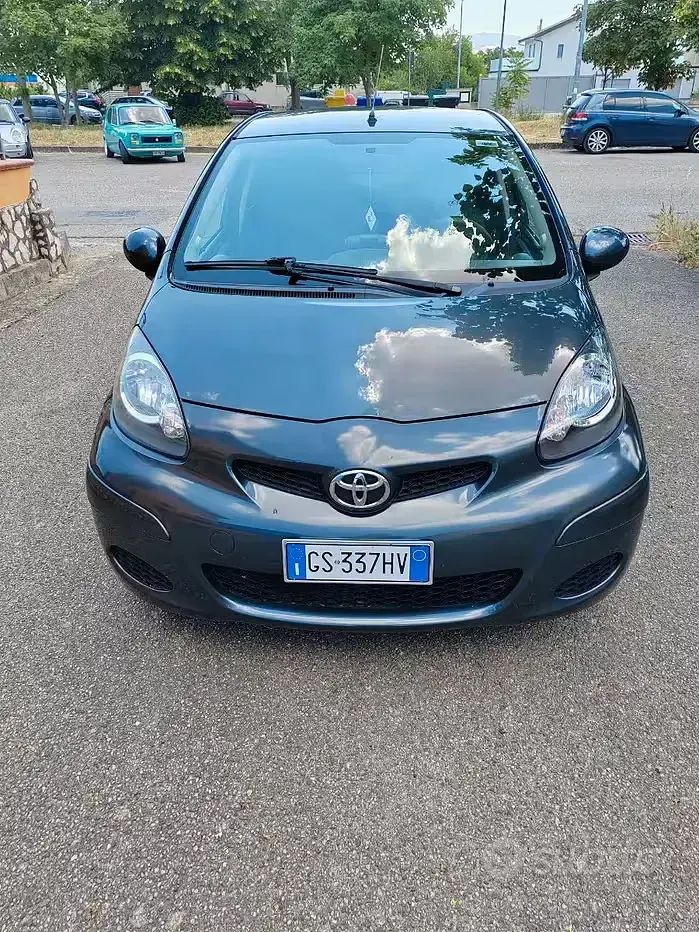 Usata Toyota Aygo 68 CV (50 kW) 2012 Bluazzurro Utilitaria