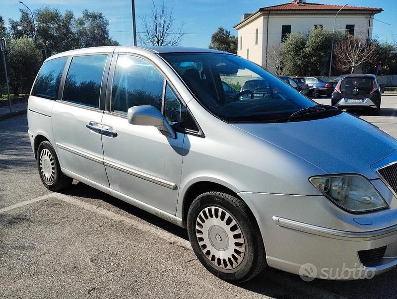 Usata Lancia Phedra 128 CV (94 kW) 2005 Grigio Monovolume