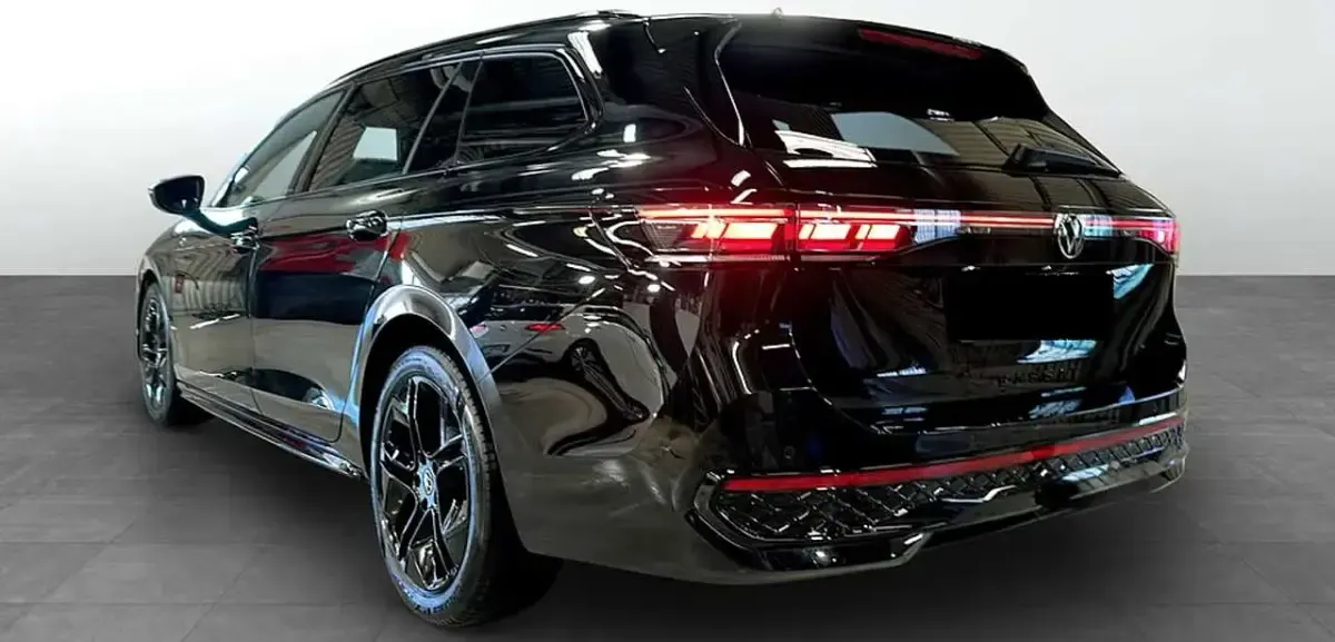Begagnad VW Passat R-line 193 HK (141 kW) 2025 Svart Kombi