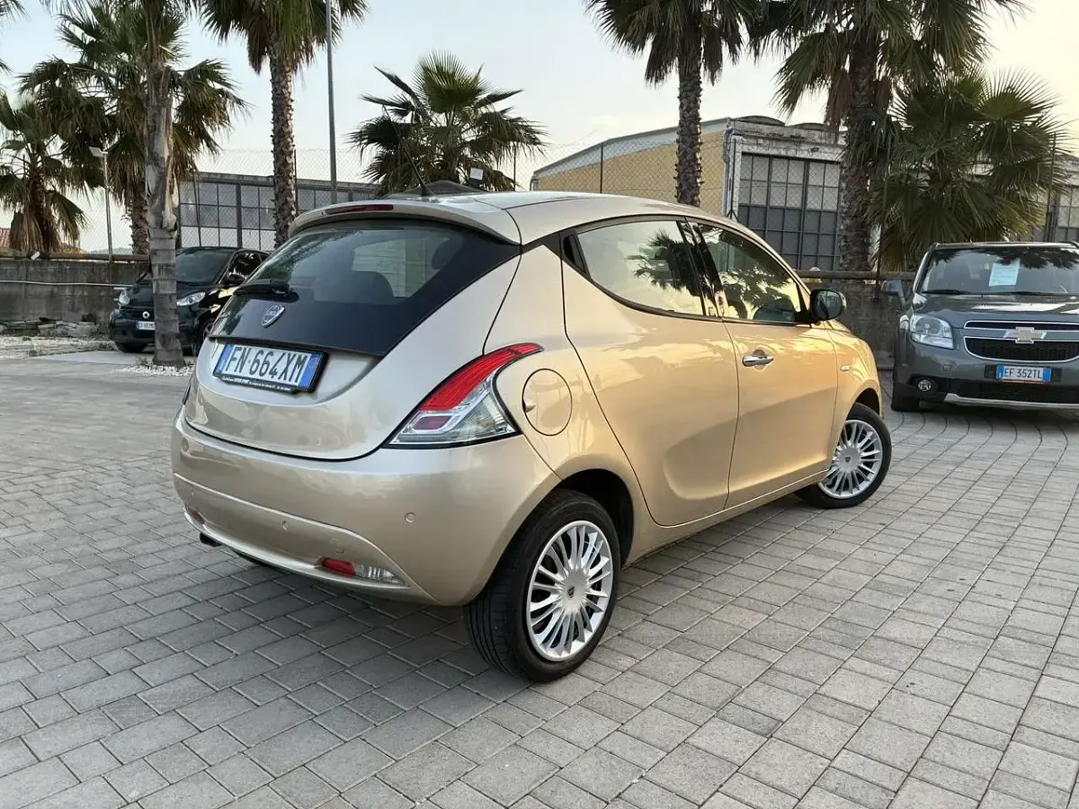 Usata Lancia Ypsilon Gold 95 CV (69 kW) 2018 Beige Utilitaria