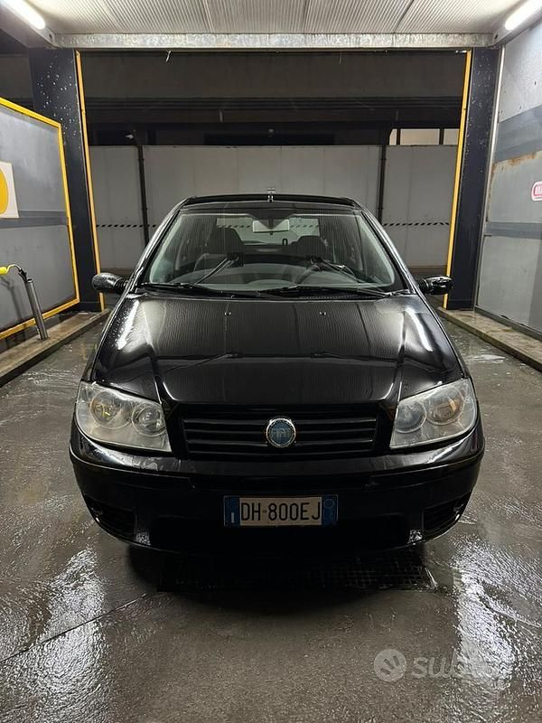 Usata Fiat Punto 69 CV (50 kW) 2007 Berlina