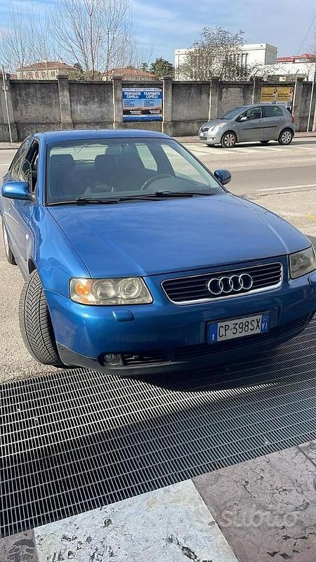 Usata Audi A3 105 CV (77 kW) 2003 Blu Utilitaria