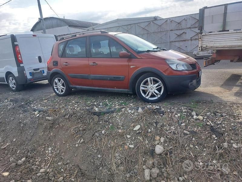 Usata Renault Scénic II 130 CV (95 kW) 2008 Rosso Monovolume
