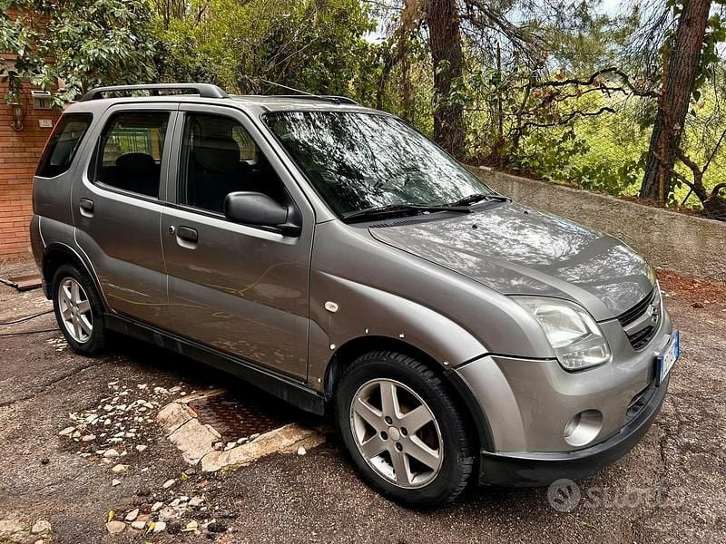 Usata Suzuki Ignis 69 CV (50 kW) 2004 Grigio Utilitaria