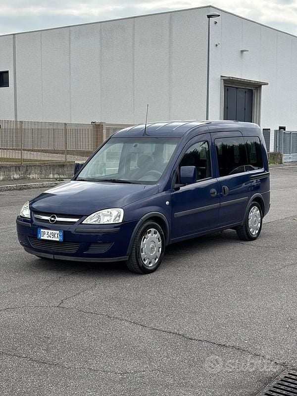 Usata Opel Combo Enjoy 97 CV (71 kW) 2008 Blu Monovolume