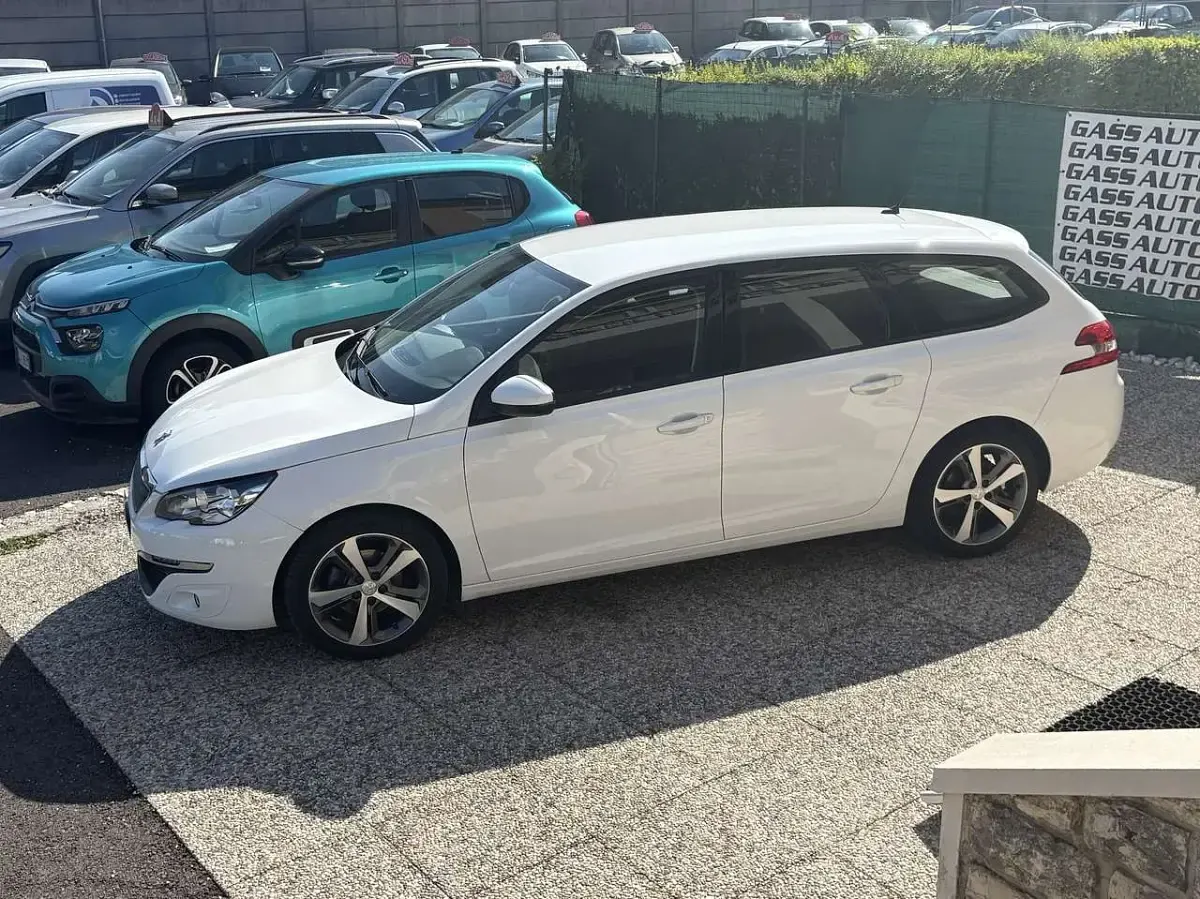 Usata Peugeot 308 SW Allure 120 CV (88 kW) 2016 Bianco Station wagon