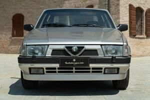 Usata Alfa Romeo 75 145 CV (106 kW) 1989 Argento Berlina
