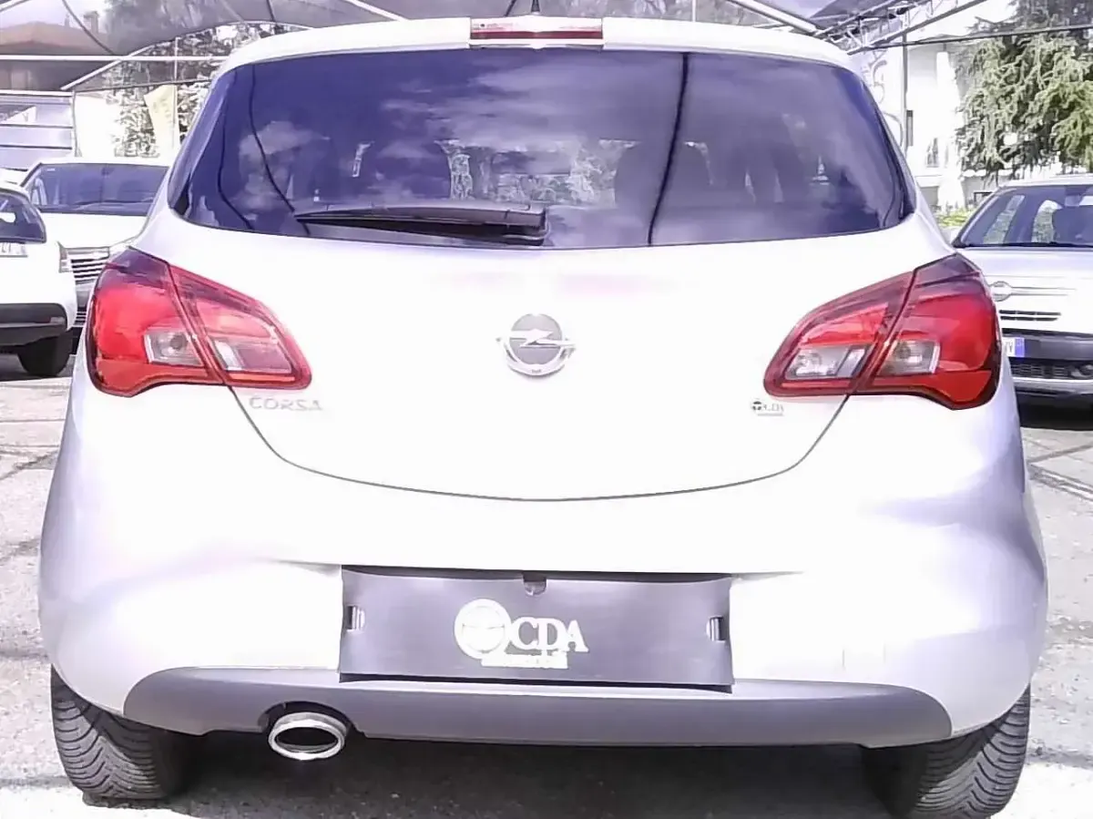 Usata Opel Corsa 69 CV (50 kW) 2017 Bicolore argento tetto nero Utilitaria