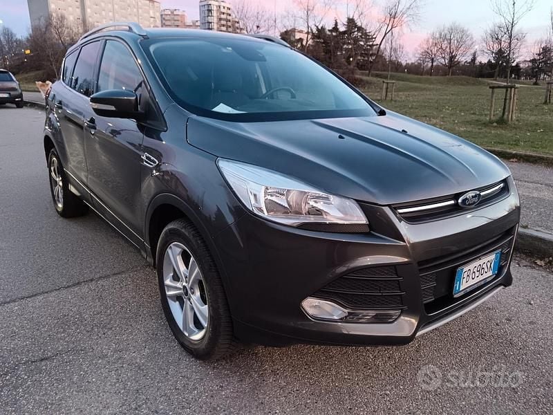 Usata Ford Kuga Titanium 120 CV (88 kW) 2016 Grigio SUV