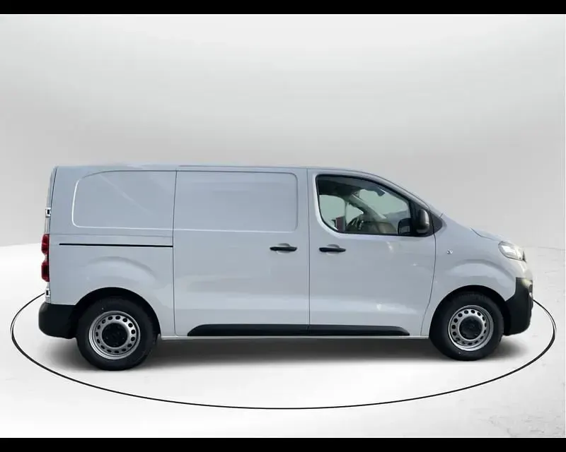 Usata Opel Vivaro Enjoy 102 CV (75 kW) 2024 Rosso Monovolume