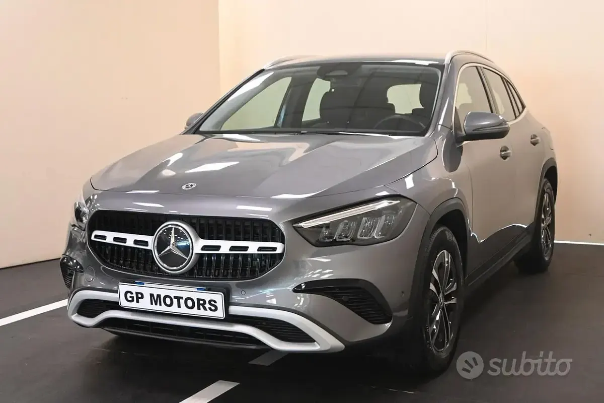 Usata Mercedes GLA180 116 CV (85 kW) 2025 Grigio SUV
